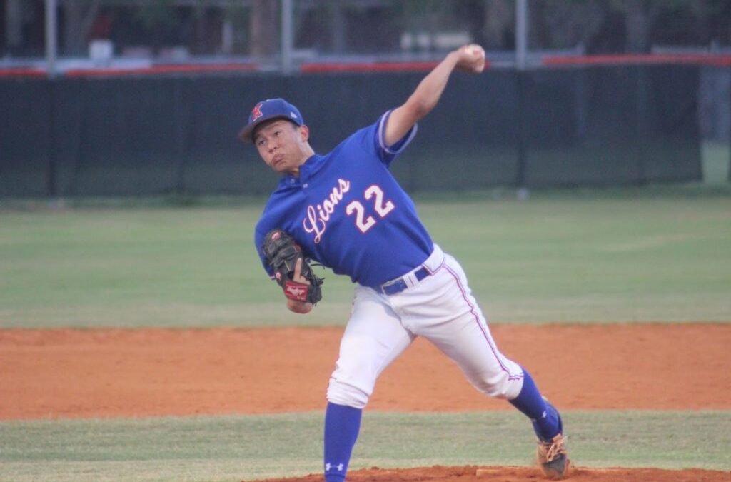 King tops Hillsborough behind Lee complete game