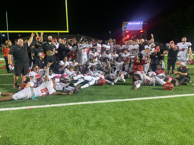 East Bay wins district title in back-and-forth final quarter