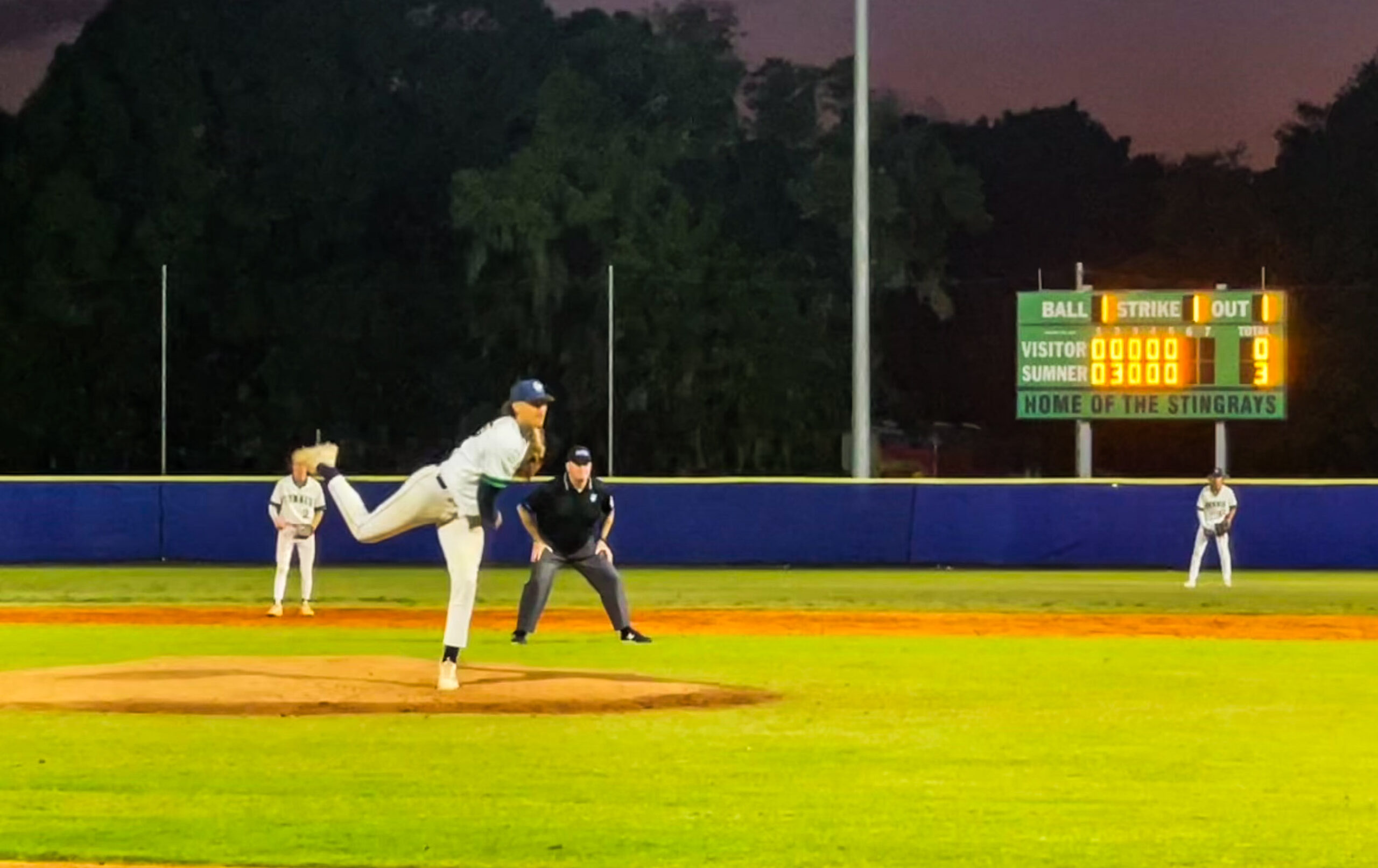 Jacquez tosses complete game shutout as Sumner tops Alonso